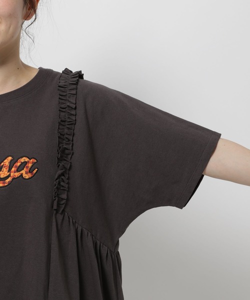 WIGGLE WIGGLE(ウィグルウィグル)の「【wiggle wiggle(ウィグルウィグル)】コラボ フリルアソートロゴTシャツ(Tシャツ/カットソー・レディース・チャコール/グレー/オフホワイト・LARGE/MEDIUM)」の18枚目の写真