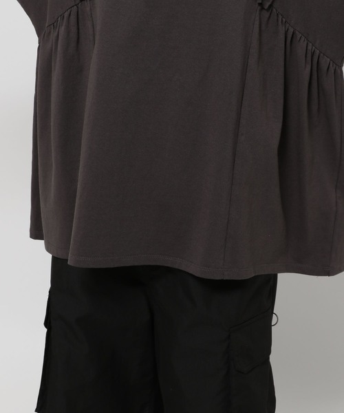 WIGGLE WIGGLE(ウィグルウィグル)の「【wiggle wiggle(ウィグルウィグル)】コラボ フリルアソートロゴTシャツ(Tシャツ/カットソー・レディース・チャコール/グレー/オフホワイト・LARGE/MEDIUM)」の19枚目の写真