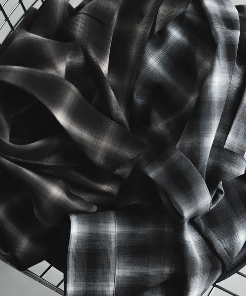 remer(リメール)の「loose basic oversize shirt - ombre check / ルーズベーシックオーバーサイズシャツ - オンブレチェック(シャツ/ブラウス・メンズ・ブラウン/ブラック・LARGE/MEDIUM/SMALL/X-SMALL)」の3枚目の写真