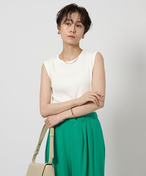 green label relaxing(グリーンレーベルリラクシング)の「アイレット リブ クロップド ノースリーブ Tシャツ(Tシャツ/カットソー・レディース・オフホワイト/ブラック/レッド・FREE)」の2枚目の写真