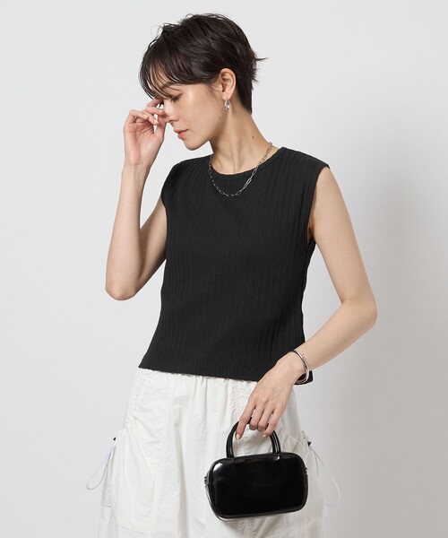 green label relaxing(グリーンレーベルリラクシング)の「アイレット リブ クロップド ノースリーブ Tシャツ(Tシャツ/カットソー・レディース・オフホワイト/ブラック/レッド・FREE)」の3枚目の写真