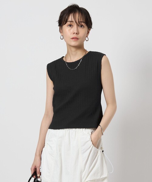 green label relaxing(グリーンレーベルリラクシング)の「アイレット リブ クロップド ノースリーブ Tシャツ(Tシャツ/カットソー・レディース・オフホワイト/ブラック/レッド・FREE)」の4枚目の写真