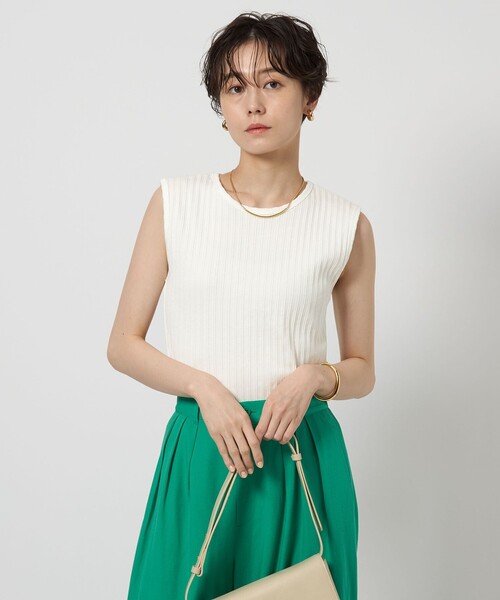 green label relaxing(グリーンレーベルリラクシング)の「アイレット リブ クロップド ノースリーブ Tシャツ(Tシャツ/カットソー・レディース・オフホワイト/ブラック/レッド・FREE)」の7枚目の写真