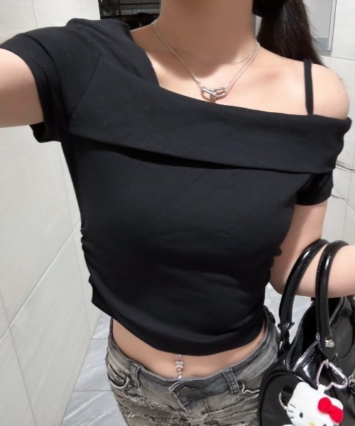 ALLuRing ChaRm(アリュリングチャーム)の「Cami Shoulder Feminine Tops / キャミショルダーフェミニントップス(Tシャツ/カットソー・レディース・アイボリー/ブラック/グレー/ピンク・FREE)」の3枚目の写真
