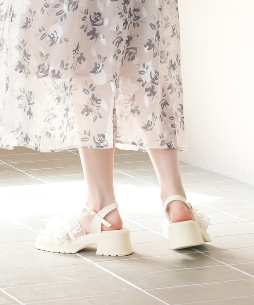 ASTORIA ODIER（アストリアオディール）の「シアークロスフリル厚底サンダル（サンダル・レディース・アイボリー/ブラック/ライトグレー・MEDIUM/LARGE/SMALL）」の6枚目の写真