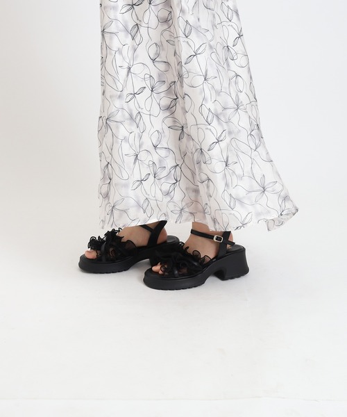 ASTORIA ODIER（アストリアオディール）の「シアークロスフリル厚底サンダル（サンダル・レディース・アイボリー/ブラック/ライトグレー・MEDIUM/LARGE/SMALL）」の8枚目の写真