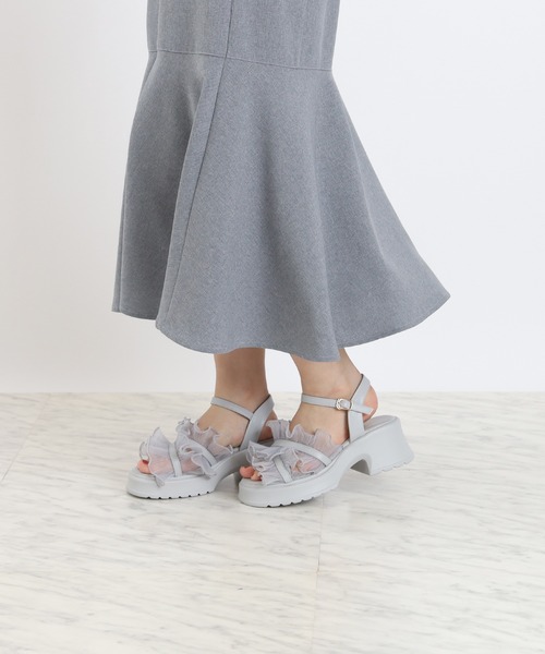 ASTORIA ODIER（アストリアオディール）の「シアークロスフリル厚底サンダル（サンダル・レディース・アイボリー/ブラック/ライトグレー・MEDIUM/LARGE/SMALL）」の16枚目の写真