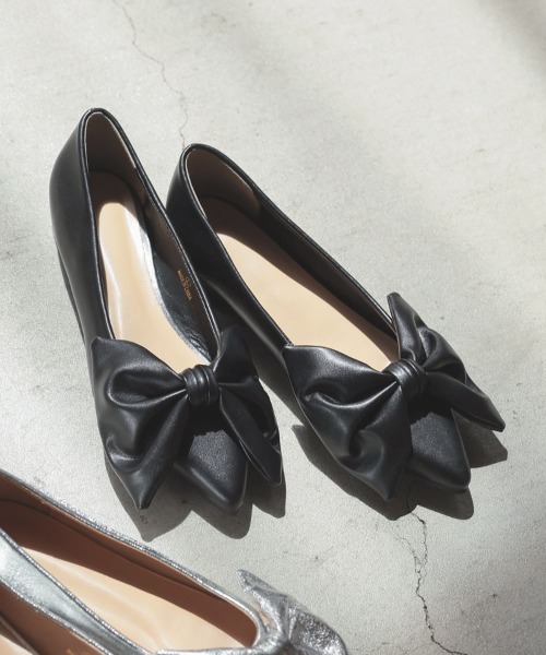 DONOBAN（ドノバン）の「ビックリボンパンプス（パンプス・レディース・ブラック/シルバー・24.5cm/23.5cm/22.5cm）」の2枚目の写真