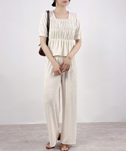 CLOTHY(クロシィ)の「【着るだけで完成。ペプラム×パンツ。】ジャガードセットアップ(半袖)(セットアップ・レディース・ブラック/アイボリー/イエロー/ベージュ・MEDIUM)」の2枚目の写真