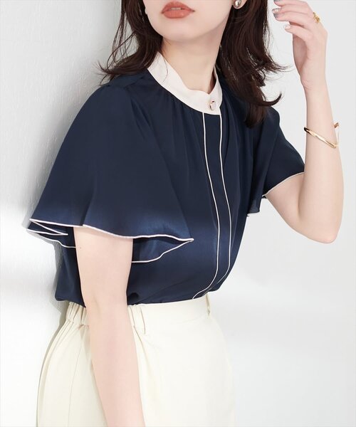 natural couture(ナチュラルクチュール)の「デザイン釦配色フレア袖ブラウス(シャツ/ブラウス・レディース・オフホワイト/ドット/モカ/ネイビー/グレー/ホワイト系その他・FREE)」の1枚目の写真
