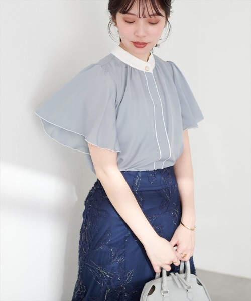 natural couture(ナチュラルクチュール)の「デザイン釦配色フレア袖ブラウス(シャツ/ブラウス・レディース・オフホワイト/ドット/モカ/ネイビー/グレー/ホワイト系その他・FREE)」の4枚目の写真
