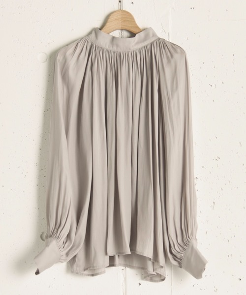 Doux archives(ドゥアルシーヴ)の「マットサテンスタンドブラウス(シャツ/ブラウス・レディース・アイボリー/グレー/ブルー・38)」の2枚目の写真