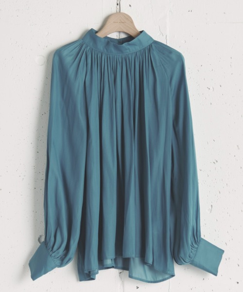 Doux archives(ドゥアルシーヴ)の「マットサテンスタンドブラウス(シャツ/ブラウス・レディース・アイボリー/グレー/ブルー・38)」の3枚目の写真