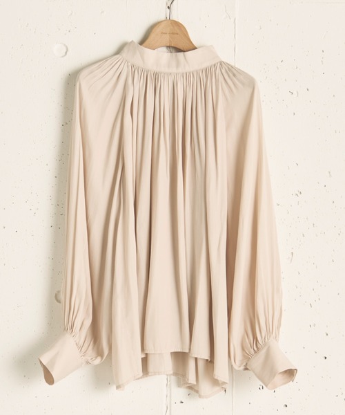 Doux archives(ドゥアルシーヴ)の「マットサテンスタンドブラウス(シャツ/ブラウス・レディース・アイボリー/グレー/ブルー・38)」の1枚目の写真