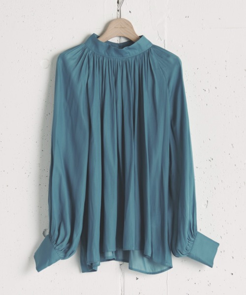 Doux archives(ドゥアルシーヴ)の「マットサテンスタンドブラウス(シャツ/ブラウス・レディース・アイボリー/グレー/ブルー・38)」の7枚目の写真