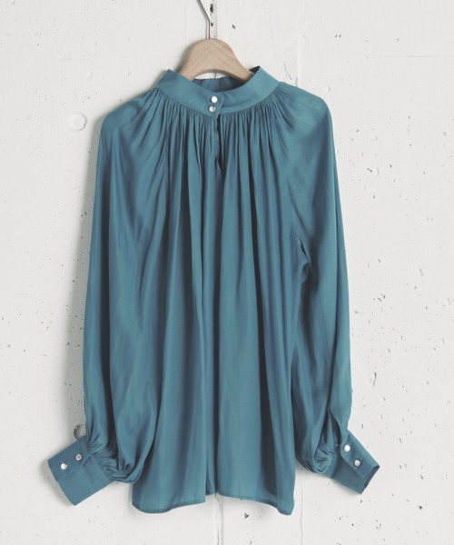 Doux archives(ドゥアルシーヴ)の「マットサテンスタンドブラウス(シャツ/ブラウス・レディース・アイボリー/グレー/ブルー・38)」の8枚目の写真