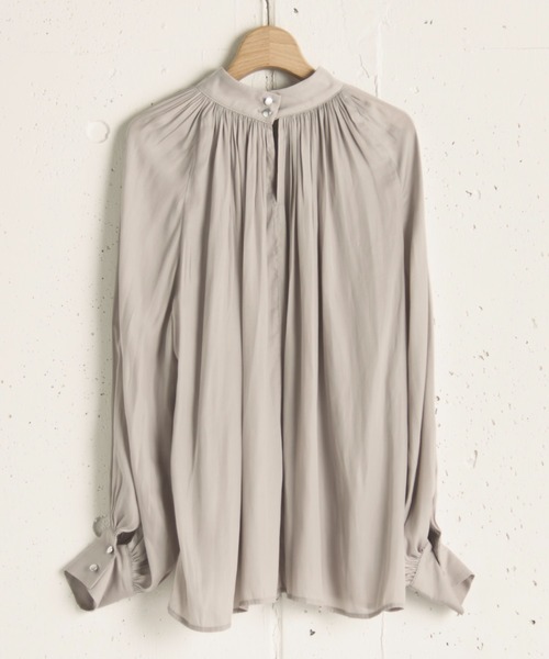 Doux archives(ドゥアルシーヴ)の「マットサテンスタンドブラウス(シャツ/ブラウス・レディース・アイボリー/グレー/ブルー・38)」の9枚目の写真