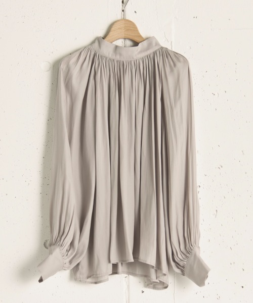 Doux archives(ドゥアルシーヴ)の「マットサテンスタンドブラウス(シャツ/ブラウス・レディース・アイボリー/グレー/ブルー・38)」の10枚目の写真