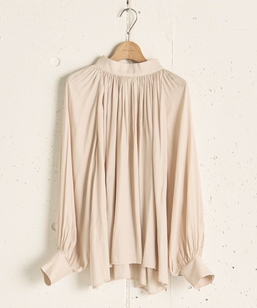 Doux archives(ドゥアルシーヴ)の「マットサテンスタンドブラウス(シャツ/ブラウス・レディース・アイボリー/グレー/ブルー・38)」の5枚目の写真