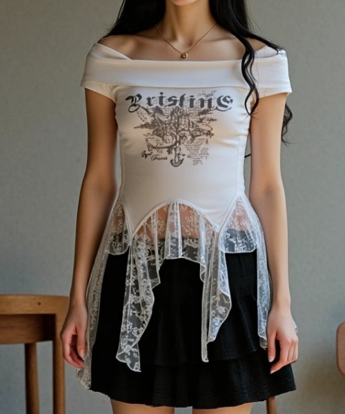.KOM（ドットコム）の「A'GEM/9 × .kom 『.KOM/ドットケーオーエム』レースドッキンググラフィックTシャツ（Tシャツ/カットソー・レディース・ホワイト/ブラック・FREE）」の3枚目の写真