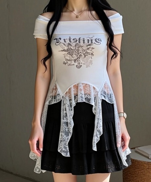 .KOM（ドットコム）の「A'GEM/9 × .kom 『.KOM/ドットケーオーエム』レースドッキンググラフィックTシャツ（Tシャツ/カットソー・レディース・ホワイト/ブラック・FREE）」の6枚目の写真