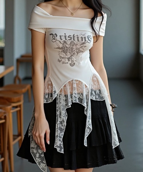 .KOM（ドットコム）の「A'GEM/9 × .kom 『.KOM/ドットケーオーエム』レースドッキンググラフィックTシャツ（Tシャツ/カットソー・レディース・ホワイト/ブラック・FREE）」の5枚目の写真