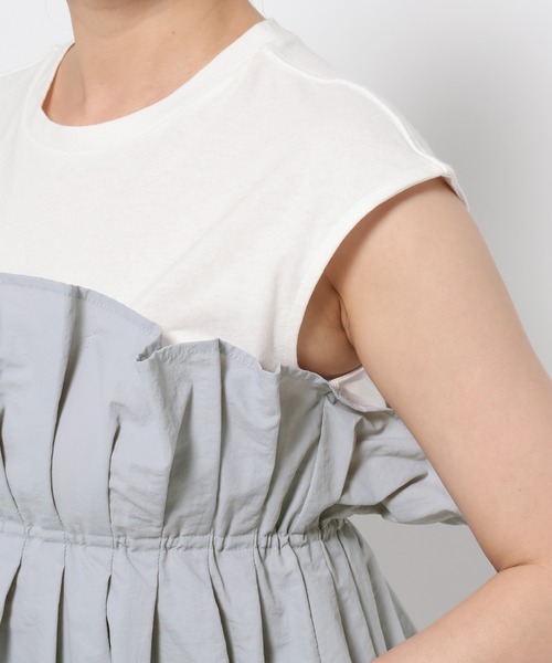 mysty woman(ミスティウーマン)の「ギャザービスチェツキフレンチスリーブ 581418(Tシャツ/カットソー・レディース・ブラック/ライトグレー/ブラウン・FREE)」の6枚目の写真