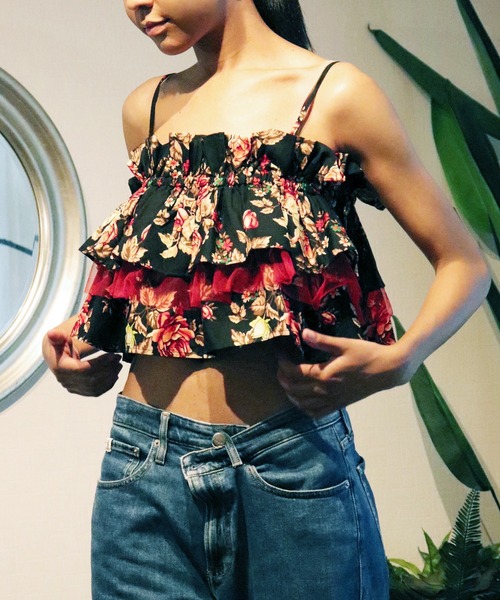 moyan ecri(モヤン エクリ)の「<moyan ecri>アフリカファブリック使用フリルキャミVorume frill multiway cami Bustier(キャミソール・レディース・ブラック/ブルー/オレンジ・FREE)」の7枚目の写真
