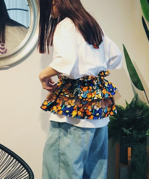 moyan ecri(モヤン エクリ)の「<moyan ecri>アフリカファブリック使用フリルキャミVorume frill multiway cami Bustier(キャミソール・レディース・ブラック/ブルー/オレンジ・FREE)」の15枚目の写真