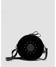 Dr. Martens（ドクターマーチン）の「Dr. Martens/ドクターマーチン ラウンド バックパックウェンズデー 43063001（ショルダーバッグ・メンズ）」