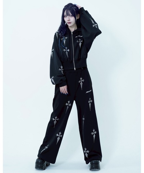 REFLEM/レフレム』クロス総柄ラインストーンクロップドZIPパーカー