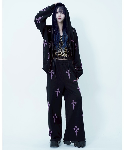 REFLEM/レフレム』クロス総柄ラインストーンクロップドZIPパーカー