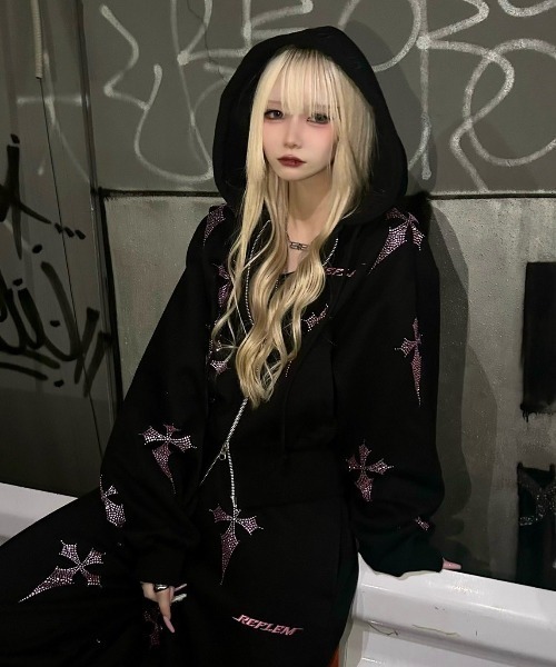 REFLEM/レフレム』クロス総柄ラインストーンクロップドZIPパーカー