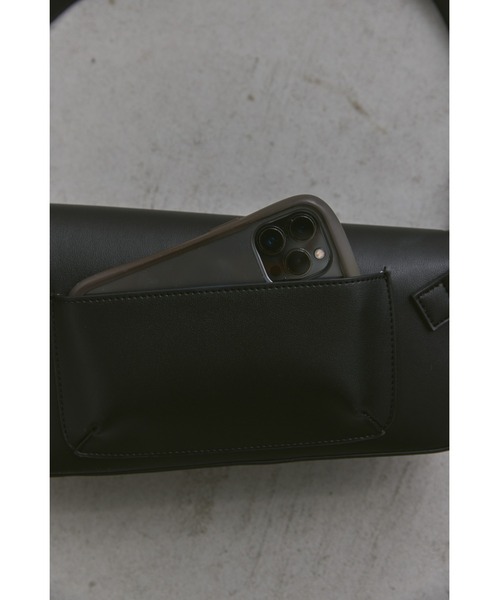 un/neu（アンノイ）の「横長スクエアアシンメトリーボディバッグ / ワンショルダーバッグ（ボディバッグ/ウエストポーチ・レディース・ブラック・FREE）」の4枚目の写真