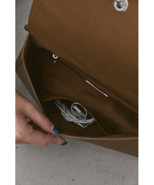 un/neu（アンノイ）の「横長スクエアアシンメトリーボディバッグ / ワンショルダーバッグ（ボディバッグ/ウエストポーチ・レディース・ブラック・FREE）」の6枚目の写真