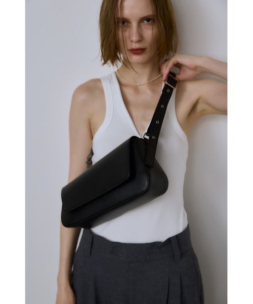 un/neu（アンノイ）の「横長スクエアアシンメトリーボディバッグ / ワンショルダーバッグ（ボディバッグ/ウエストポーチ・レディース・ブラック・FREE）」の17枚目の写真