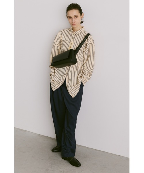 un/neu（アンノイ）の「横長スクエアアシンメトリーボディバッグ / ワンショルダーバッグ（ボディバッグ/ウエストポーチ・レディース・ブラック・FREE）」の11枚目の写真