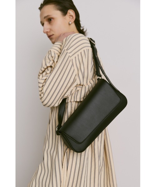 un/neu（アンノイ）の「横長スクエアアシンメトリーボディバッグ / ワンショルダーバッグ（ボディバッグ/ウエストポーチ・レディース・ブラック・FREE）」の8枚目の写真