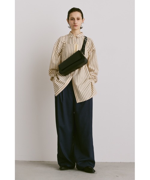 un/neu（アンノイ）の「横長スクエアアシンメトリーボディバッグ / ワンショルダーバッグ（ボディバッグ/ウエストポーチ・レディース・ブラック・FREE）」の16枚目の写真