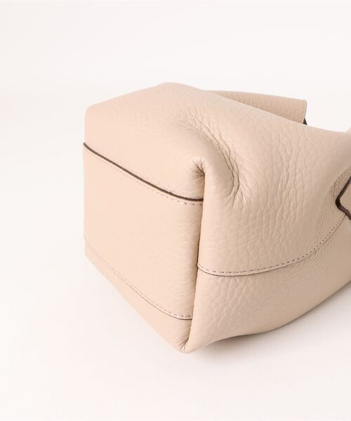 LORISTELLA（ロリステッラ）の「【LORISTELLA】シュリンクレザーバケットバッグ(Q56477)（ハンドバッグ・レディース・ダークブラウン/ライトベージュ・ALL）」の4枚目の写真