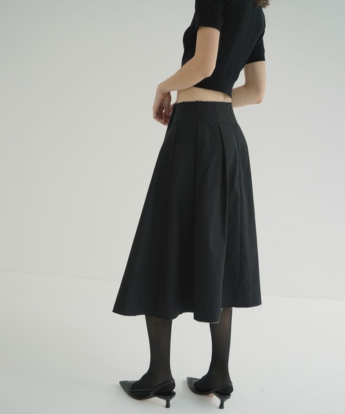 CLANE（クラネ）の「TUCK DETAIL FLARE SKIRT（スカート・レディース・ブラック/ベージュ・0/1/2）」の4枚目の写真