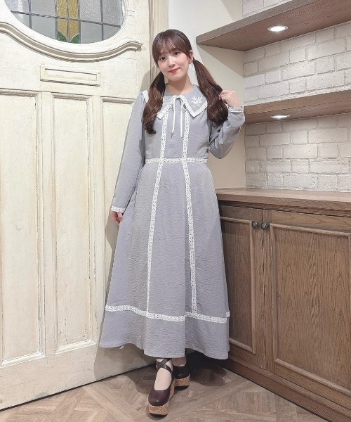 an another angelus（アンアナザーアンジェラス）の「トーションレース使い刺繍衿ワンピース/fint フィント（ワンピース・レディース・ライトグレー/クリーム・FREE）」の8枚目の写真