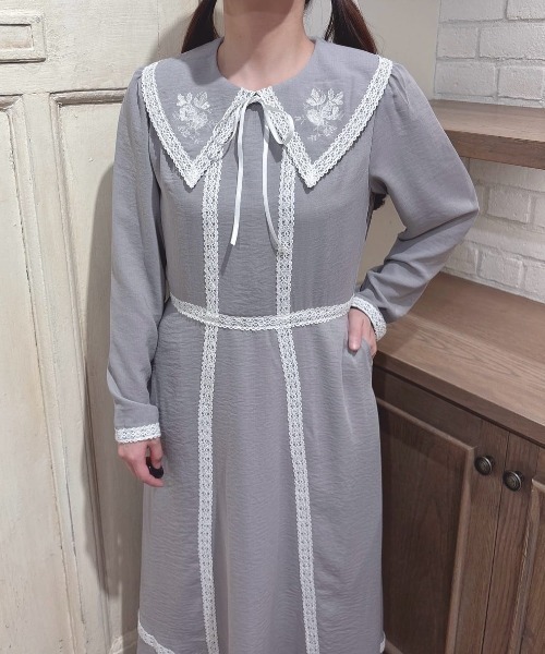 an another angelus（アンアナザーアンジェラス）の「トーションレース使い刺繍衿ワンピース/fint フィント（ワンピース・レディース・ライトグレー/クリーム・FREE）」の13枚目の写真