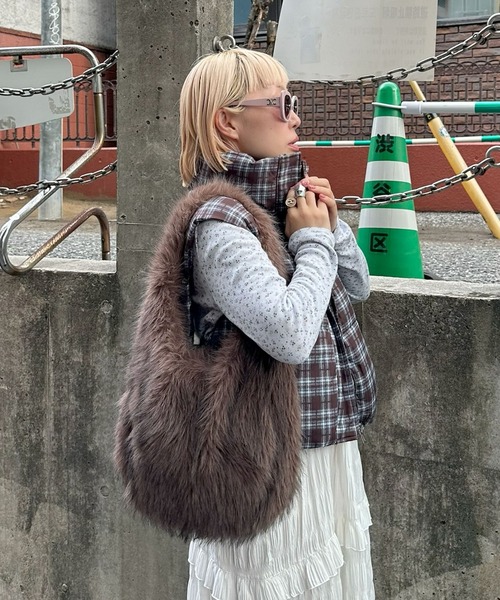 Alley Tokyo（アリートーキョー）の「ふっさふさファーBag（トートバッグ・レディース・ブラウン/オフホワイト・FREE）」の4枚目の写真