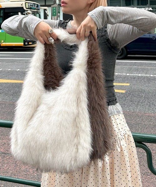 Alley Tokyo（アリートーキョー）の「ふっさふさファーBag（トートバッグ・レディース・ブラウン/オフホワイト・FREE）」の13枚目の写真