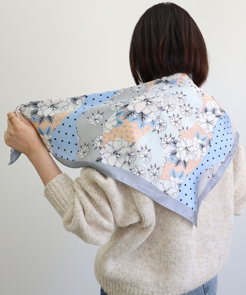 MIAN (ミアン)の「フラワー×ドットマルチスカーフ(バンダナ/スカーフ・レディース・グレー・FREE)」の5枚目の写真