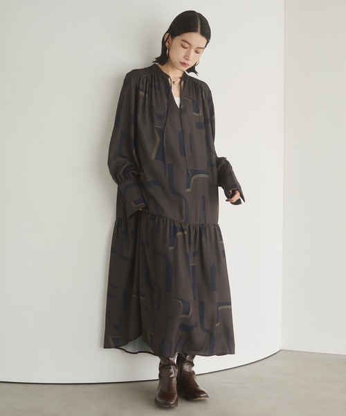 hunch（ハンチ）の「ジョーゼット柄 プリントワンピース（ワンピース・レディース・ベージュ系その他/ブラック/グレー系その他/ブラウン系その他・FREE）」の3枚目の写真