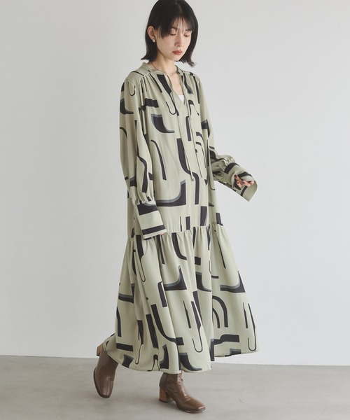 hunch（ハンチ）の「ジョーゼット柄 プリントワンピース（ワンピース・レディース・ベージュ系その他/ブラック/グレー系その他/ブラウン系その他・FREE）」の4枚目の写真