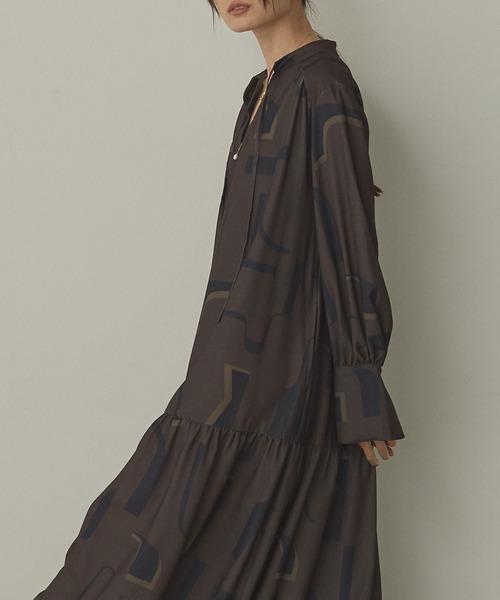 hunch（ハンチ）の「ジョーゼット柄 プリントワンピース（ワンピース・レディース・ベージュ系その他/ブラック/グレー系その他/ブラウン系その他・FREE）」の10枚目の写真