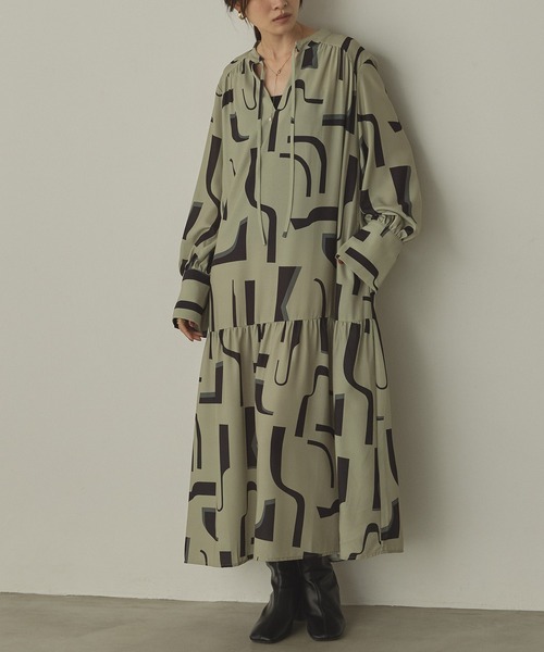 hunch（ハンチ）の「ジョーゼット柄 プリントワンピース（ワンピース・レディース・ベージュ系その他/ブラック/グレー系その他/ブラウン系その他・FREE）」の16枚目の写真